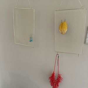 Hanging jewelry organizer